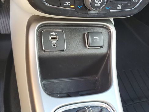 Used 2019 Jeep Compass Latitude FWD image 23