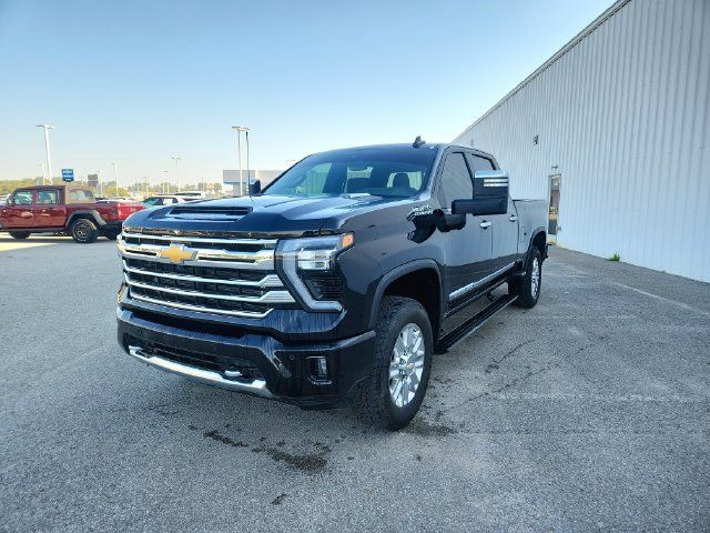 Used 2025 Chevrolet Silverado 2500 High Country w/ High Country Premium Package AWD/4WD image 5