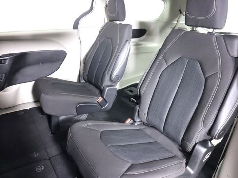 Used 2022 Chrysler Voyager LX image 32
