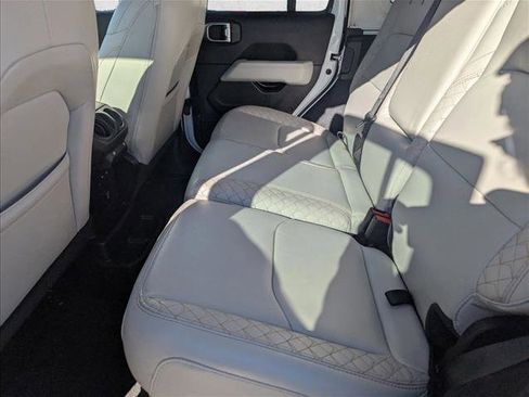 Used 2023 Jeep Wrangler Unlimited Sahara image 19