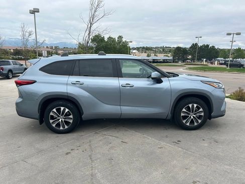 Used 2020 Toyota Highlander XLE AWD/4WD image 10