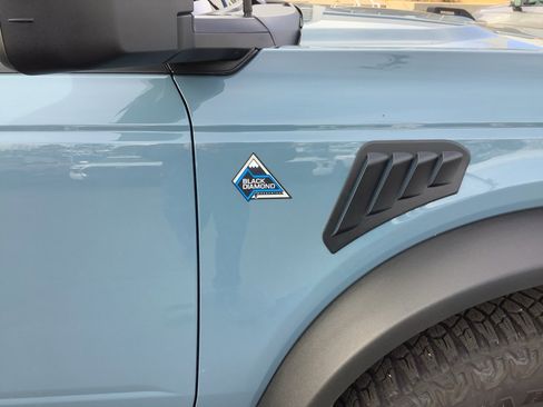 Used 2022 Ford Bronco Black Diamond w/ Sasquatch Package image 9