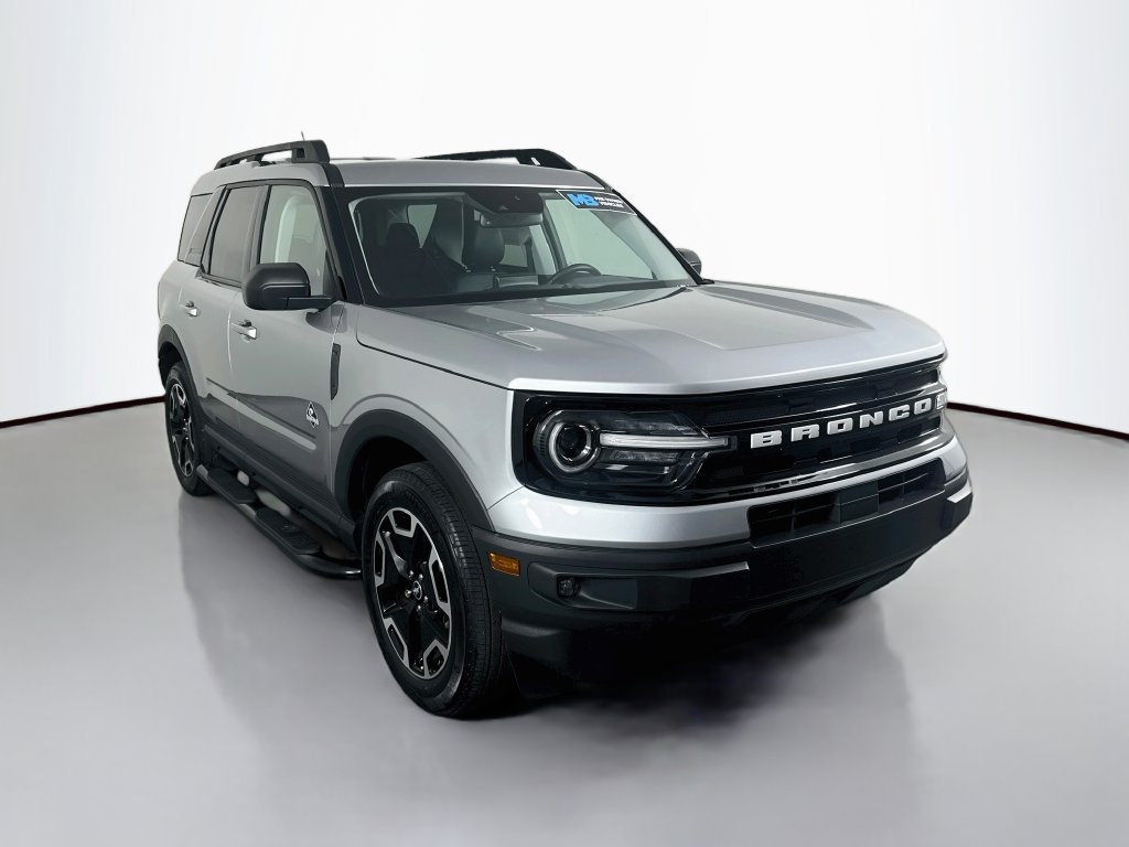 Used 2023 Ford Bronco Sport Outer Banks w/ Tech Package AWD/4WD image 3