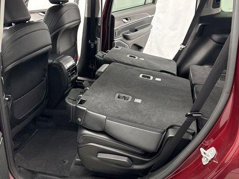 Used 2022 Jeep Grand Cherokee L Limited w/ Black Appearance Package image 40