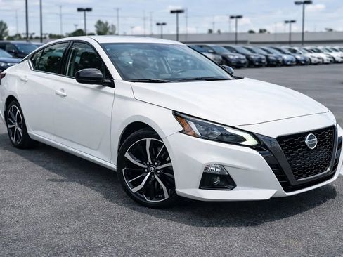 Used 2024 Nissan Altima 2.5 SR FWD image 1
