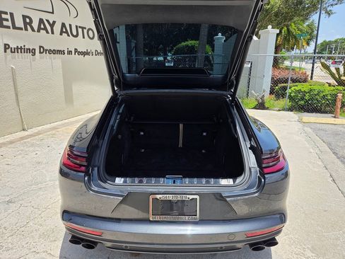Used 2020 Porsche Panamera RWD image 13