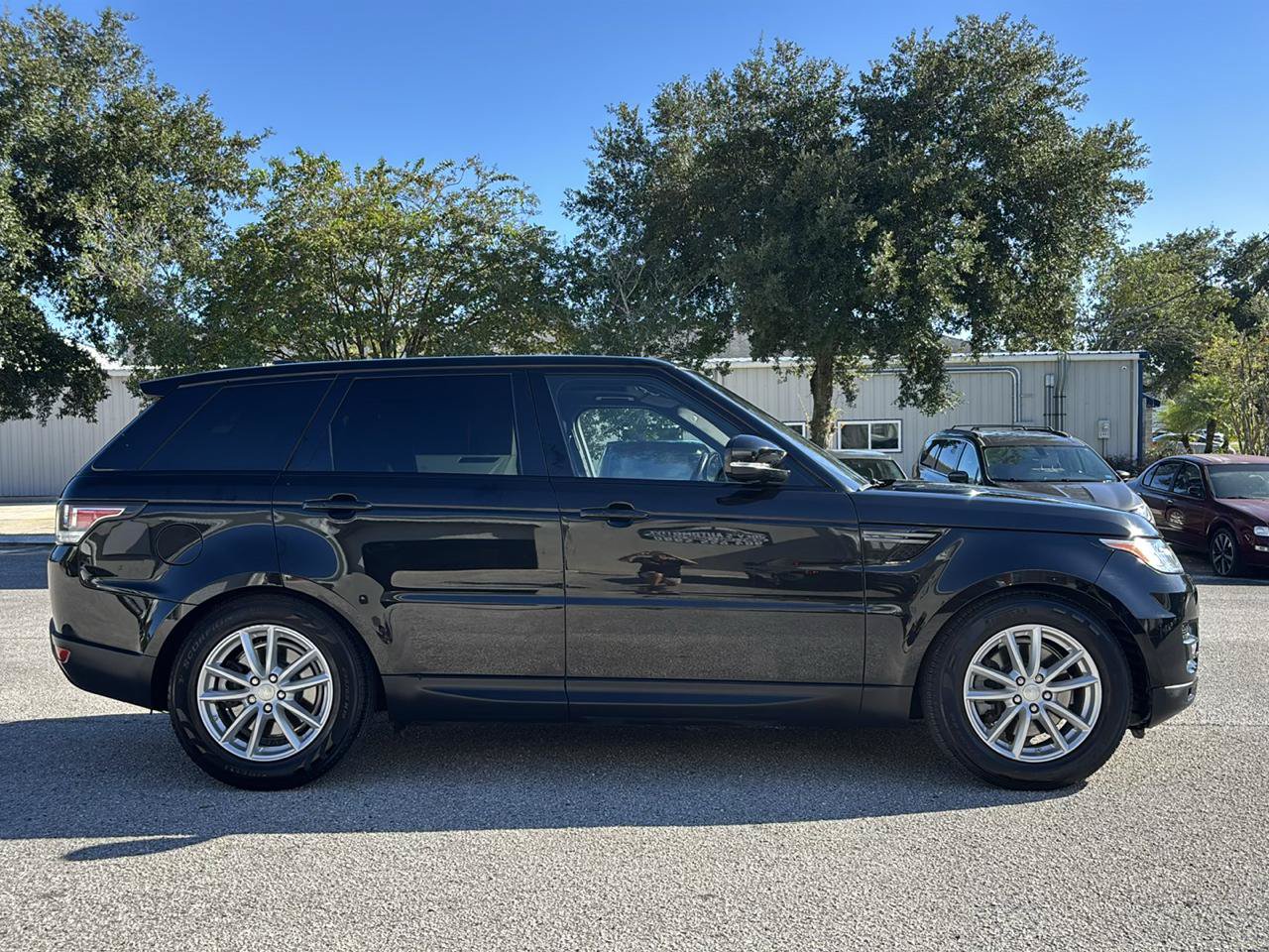 Used 2017 Land Rover Range Rover Sport SE AWD/4WD image 5