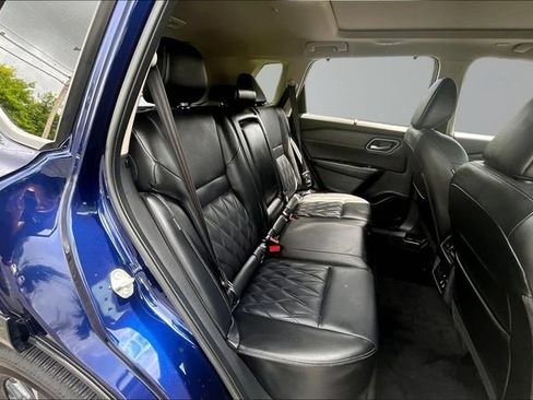 Used 2025 Nissan Rogue Platinum w/ Tech Package FWD image 25