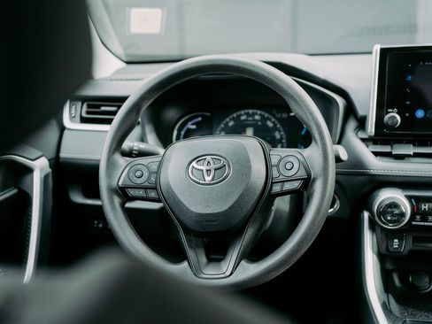 Used 2024 Toyota RAV4 XLE image 12