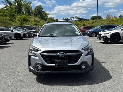 Used 2024 Subaru Outback Premium AWD/4WD image 2