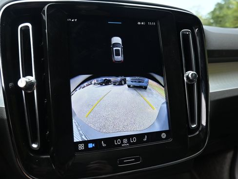 Used 2025 Volvo XC40 B5 Core image 30