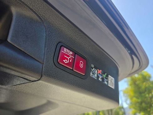 Used 2025 Mercedes-Benz GLS 450 4MATIC image 16