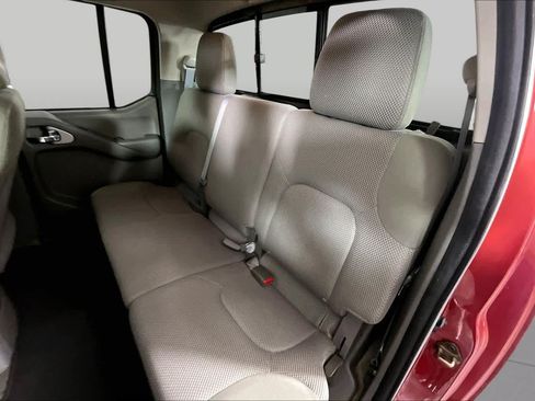 Used 2015 Nissan Frontier SV w/ SV Value Truck Package AWD/4WD image 17