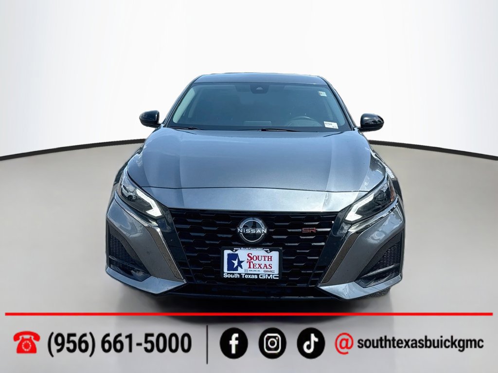 Used 2023 Nissan Altima 2.5 SR FWD image 2