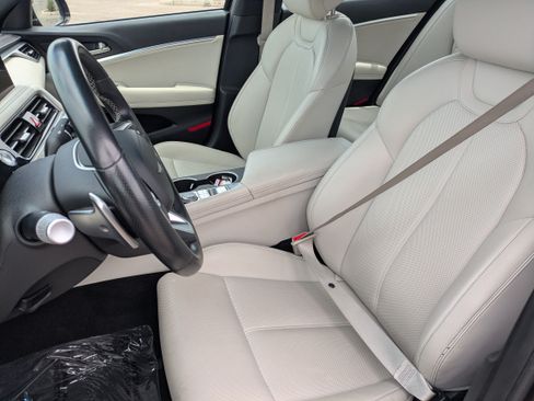 Used 2024 Genesis G70 2.5T RWD image 25