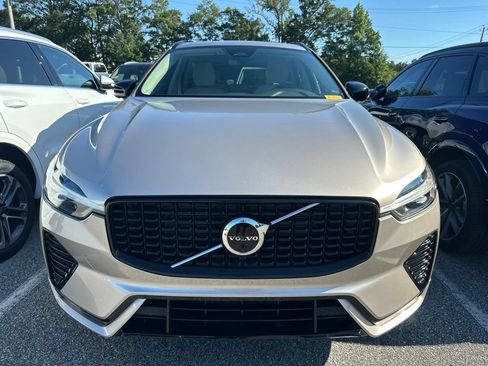 Used 2023 Volvo XC60 B5 Plus w/ Protection Package FWD image 2
