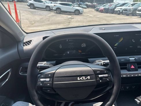 Used 2025 Kia K4 FWD image 29