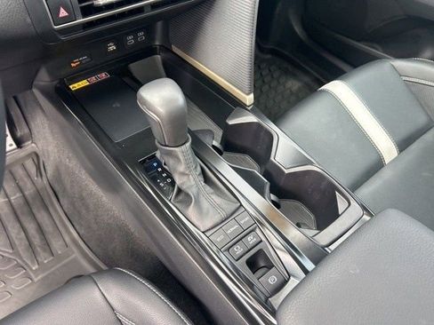 Used 2025 Toyota Camry SE w/ Multimedia Upgrade Package image 22