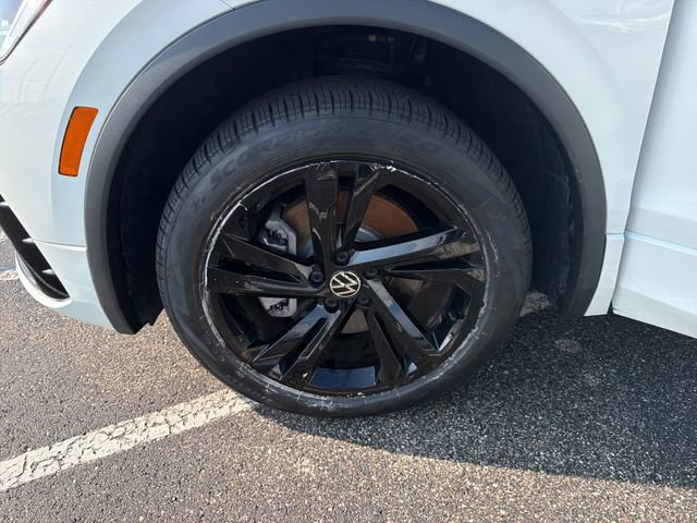 Certified 2024 Volkswagen Tiguan SE R-Line AWD/4WD image 14