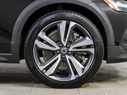 Certified 2025 Volvo V60 B5 Cross Country Plus image 39