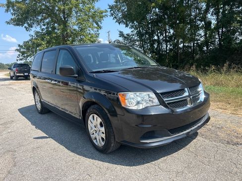 Used 2019 Dodge Grand Caravan SE w/ UConnect Hands-Free Group FWD image 1