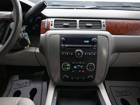 Used 2011 GMC Yukon XL SLT w/ SLT-2 Equipment Package AWD/4WD image 17