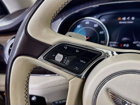 Used 2019 Bentley Bentayga AWD/4WD image 23