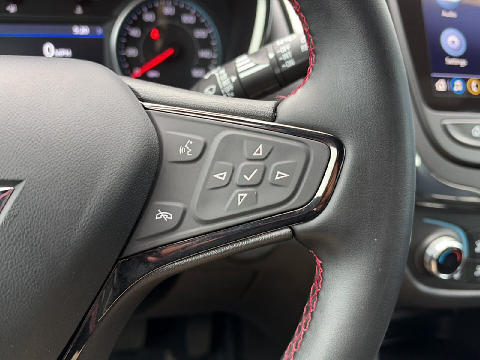 Used 2023 Chevrolet Equinox RS w/ RS Leather Package AWD/4WD image 35