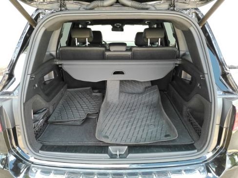 Used 2024 Mercedes-Benz GLB 250 w/ Driver Assistance Package image 28