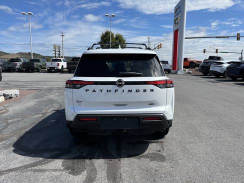 New 2025 Nissan Pathfinder SV w/ SV Premium Package image 4