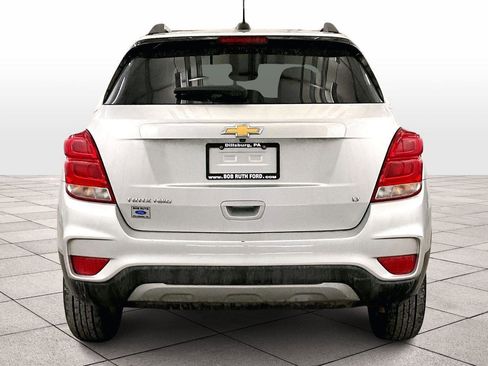 Used 2019 Chevrolet Trax LT w/ LT Convenience Package image 4