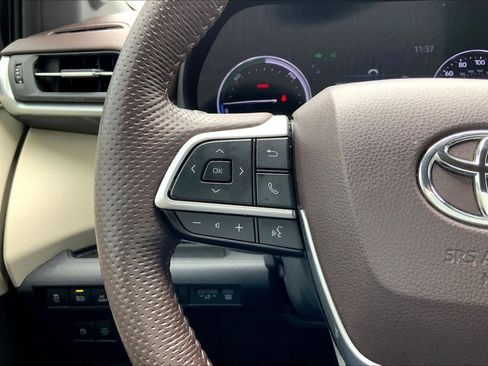 Certified 2024 Toyota Sienna Platinum FWD image 23