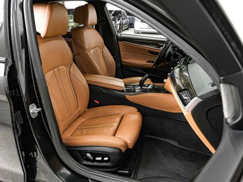 Used 2019 BMW 540i w/ M Sport Package image 44