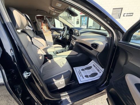 Used 2020 Hyundai Santa Fe SE w/ Cargo Package image 10