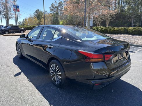 Used 2025 Nissan Altima 2.5 SV image 7