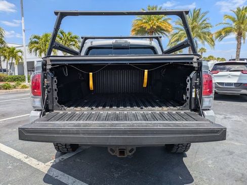 Used 2020 Toyota Tacoma TRD Off-Road AWD/4WD image 9