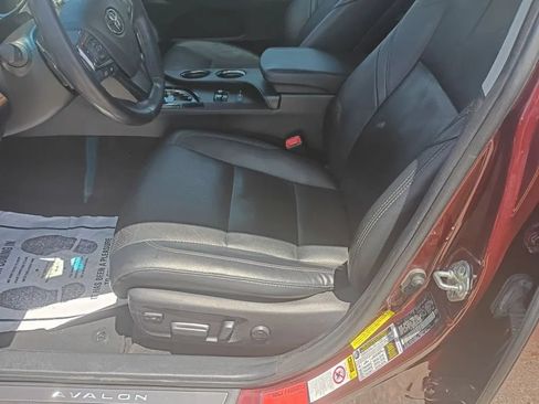 Used 2014 Toyota Avalon Limited w/ Technology Package FWD image 9