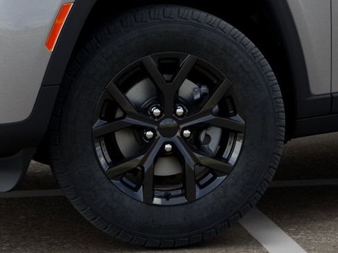 New 2026 Jeep Grand Cherokee Altitude image 8