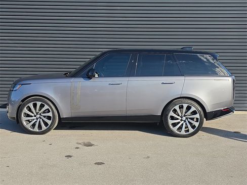 Used 2025 Land Rover Range Rover SE image 2