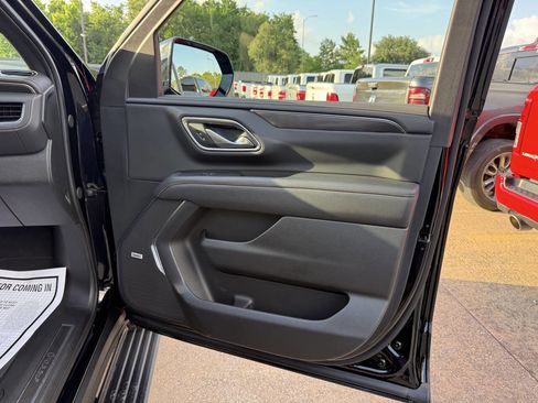 Used 2024 GMC Yukon AT4 w/ AT4 Premium Plus Package AWD/4WD image 11
