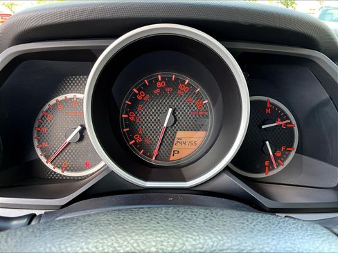 Used 2013 Toyota 4Runner SR5 AWD/4WD image 13