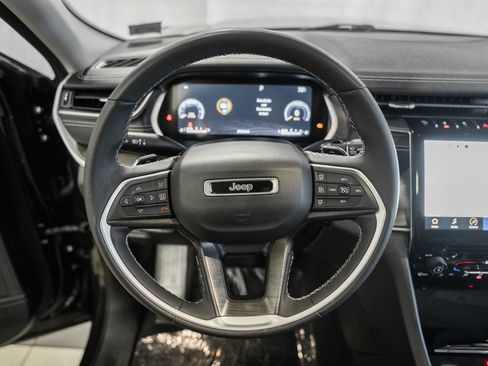 Certified 2023 Jeep Grand Cherokee L Limited AWD/4WD image 30