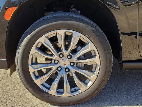 Used 2024 GMC Yukon XL Denali w/ Advanced Technology Package image 5