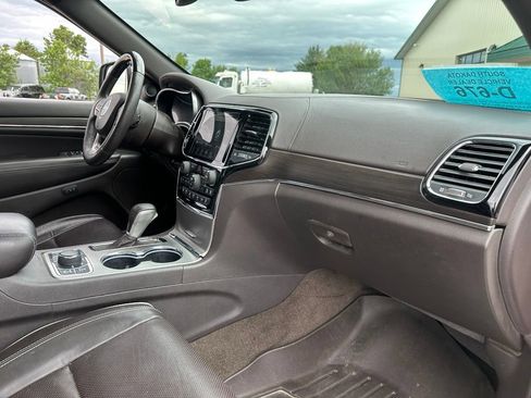 Used 2019 Jeep Grand Cherokee Overland AWD/4WD image 30