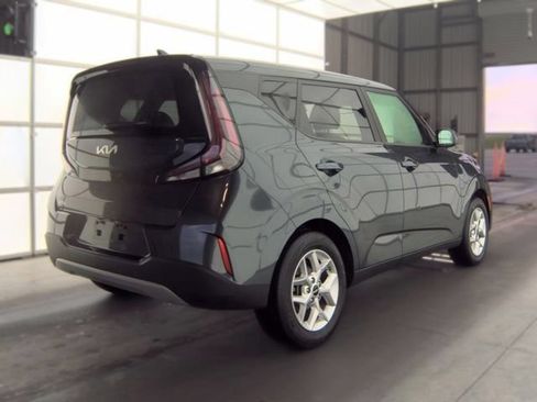 Used 2025 Kia Soul LX w/ LX Technology Package FWD image 3