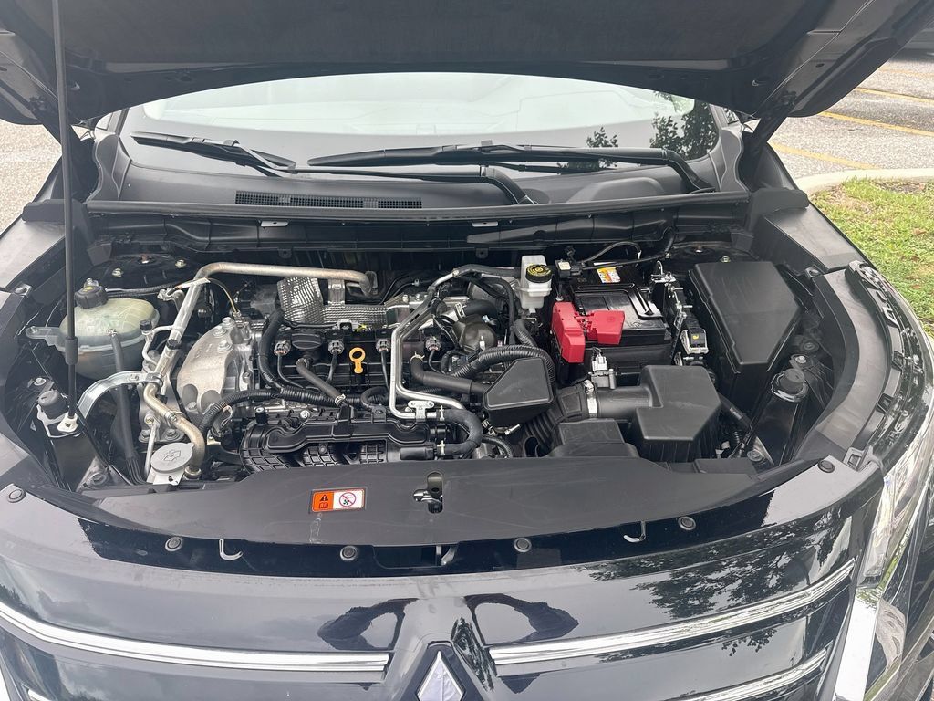 Used 2025 Mitsubishi Outlander SE FWD image 34