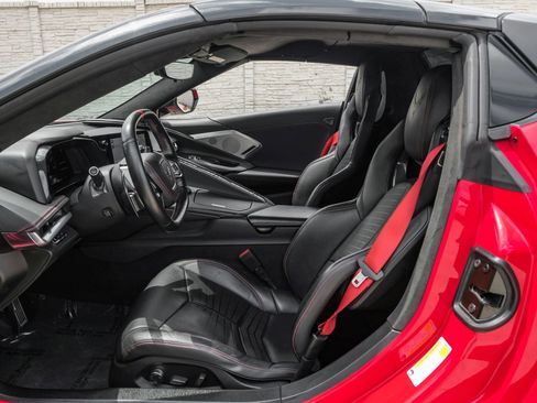Used 2021 Chevrolet Corvette Stingray Premium Conv w/ Z51 Performance Package RWD image 4