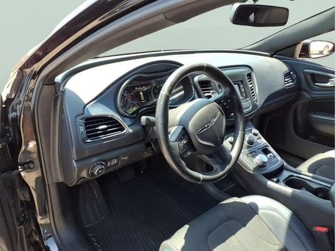 Used 2015 Chrysler 200 S FWD image 15