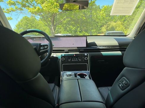 Used 2025 Genesis GV80 2.5T Standard AWD/4WD image 5