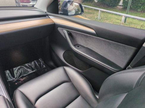 Used 2023 Tesla Model Y Long Range image 18